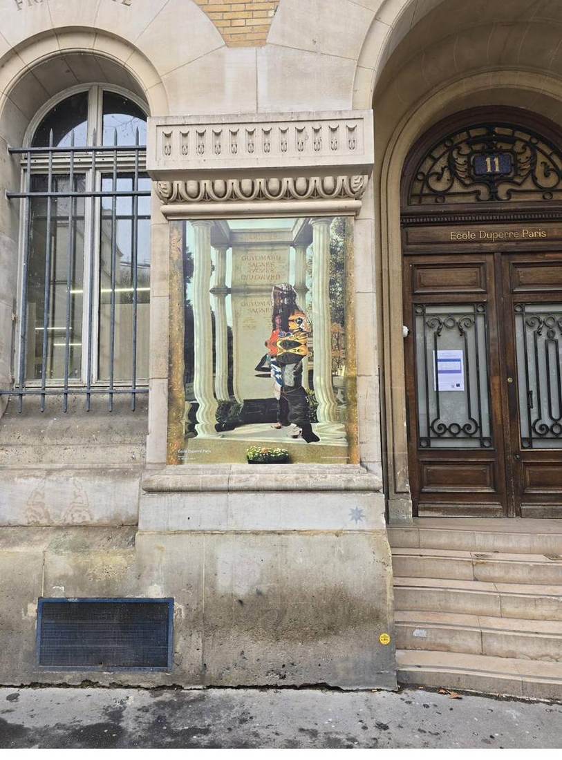 Vitrine de l'École Duperré Paris, 11 rue Dupetit-Thouars, 3e arrondissement — film décoratif imprimé posé par DFP France sur fenêtre haussmannienne