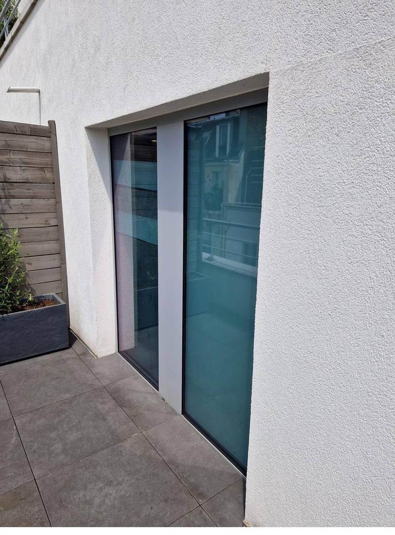 Film solaire posé sur les fenêtres d'un appartement — DFP France, Île-de-France